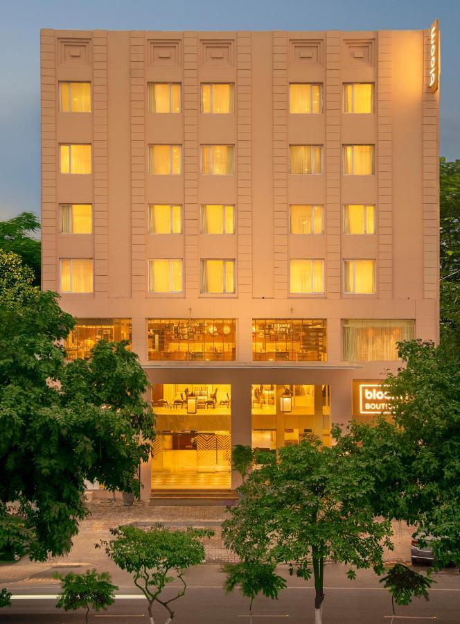 Bloom Boutique L Ranjit Avenue Hotel Amritsar Bagian luar foto